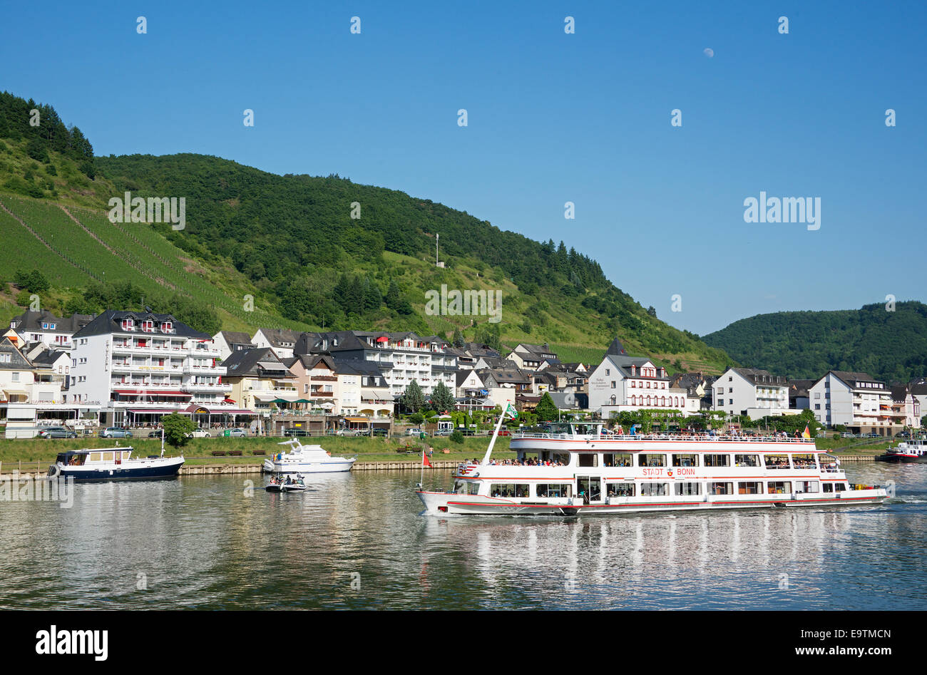 Escursioni turistiche in barca sul fiume Mosella Cochem Germania Foto Stock