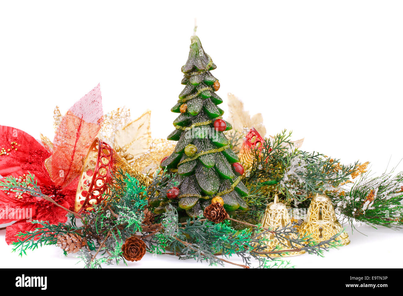 Abete candela, fiore e campane su sfondo grigio. Foto Stock