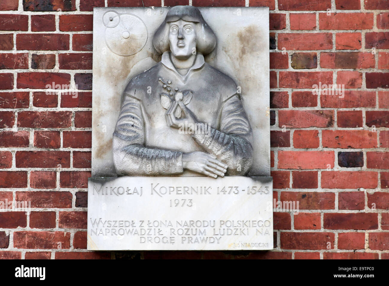 Targa in onore di astronomo polacco Nicolò Copernico nel castello di Malbork, Polonia. Foto Stock