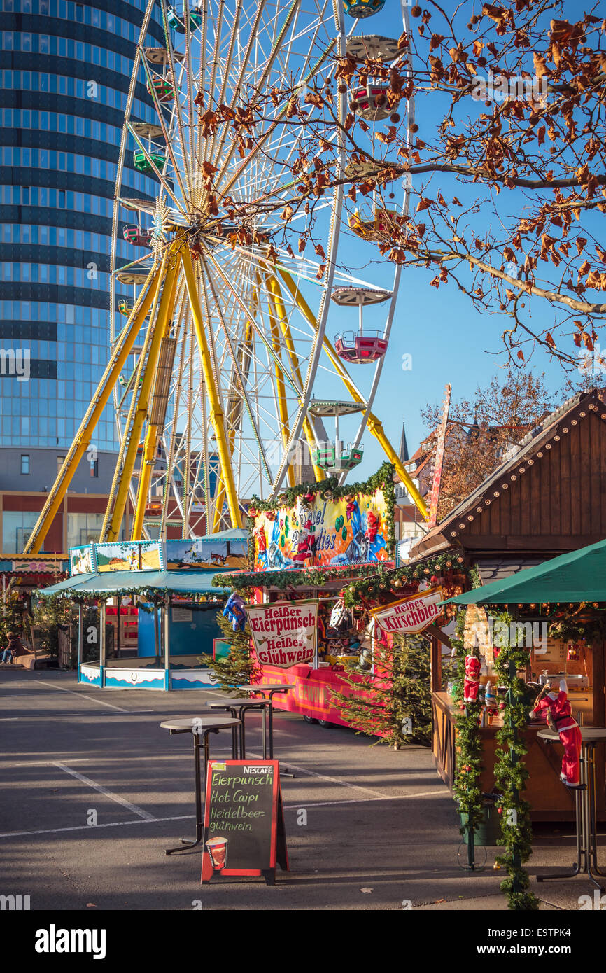 Ruota panoramica Ferris a un mercato invernale, Tedesco festive fair Foto Stock