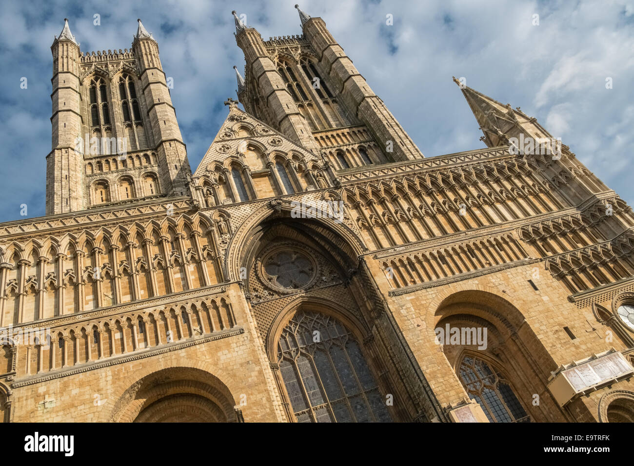 Cattedrale di Lincoln Norman fronte ovest, Lincolnshire, England Regno Unito Foto Stock