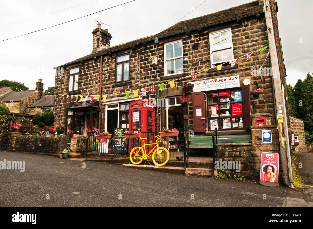 Il vecchio negozio rurale Sheffield nello Yorkshire fuori dai sentieri battuti Ray Boswell Foto Stock