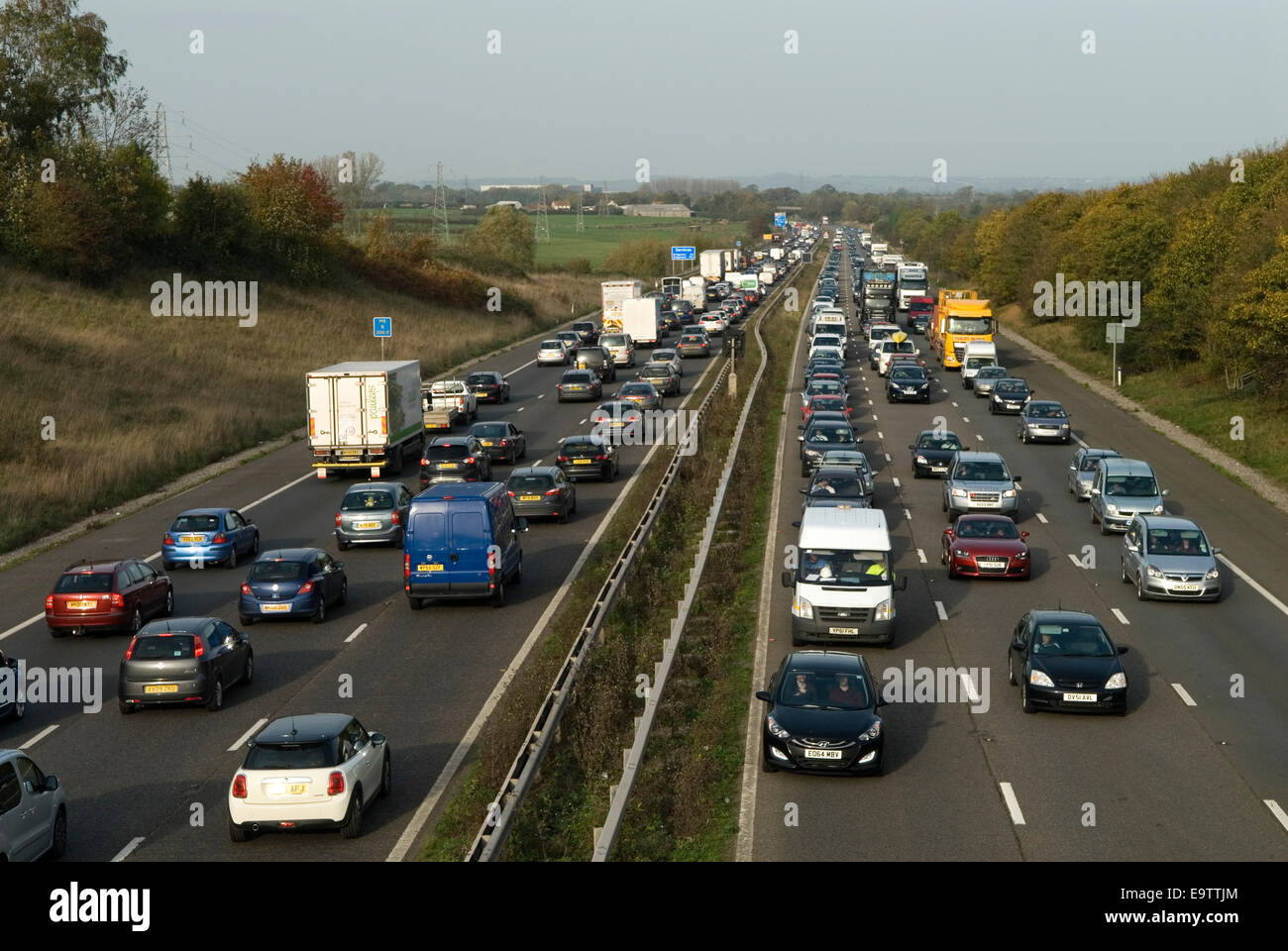 M5 congestione autostradale entrambe le carreggiate molto trafficata traffico pesante. 2014 HOMER SYKES 2010s Foto Stock