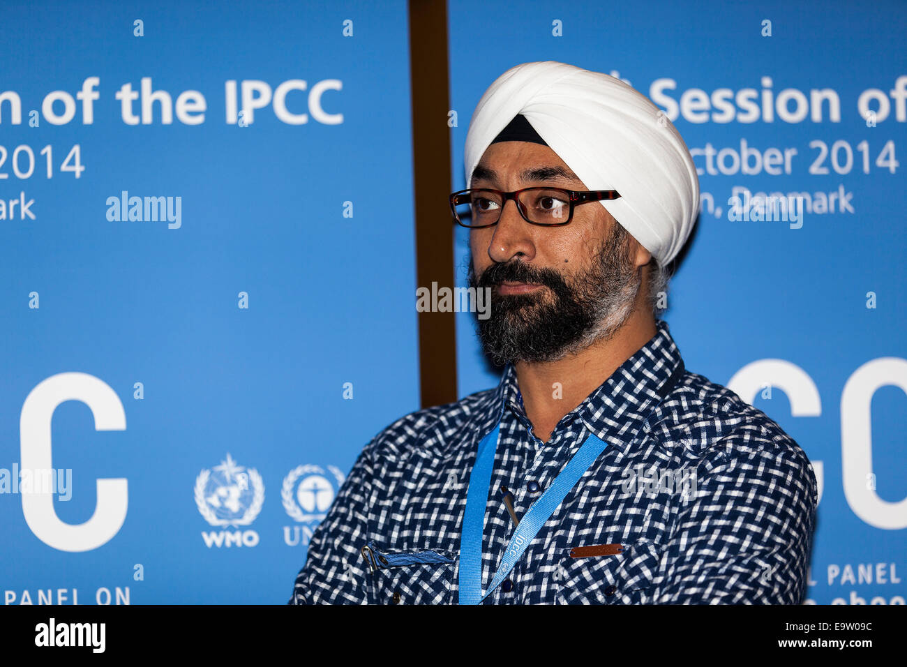 Copenhagen, Danimarca. 02Nov, 2014. "Ora i report IPCC deve essere tradotto in politica reale - e in questo processo è necessario rendersi conto che si tratta di paesi più poveri che soffrono di più i cambiamenti climatici," dice il Sig. Harjeet Singh, responsabile internazionale per il cambiamento climatico di ActionAid, qui raffigurato prima dell'ONU sul clima di premere sul pannello Conferenza di Copenhagen. Credito: OJPHOTOS/Alamy Live News Foto Stock