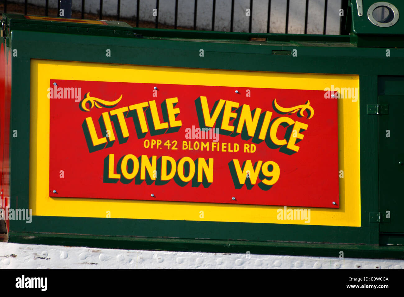 Un narrowboat sui canali di Little Venice, a Londra, in Inghilterra. Foto Stock