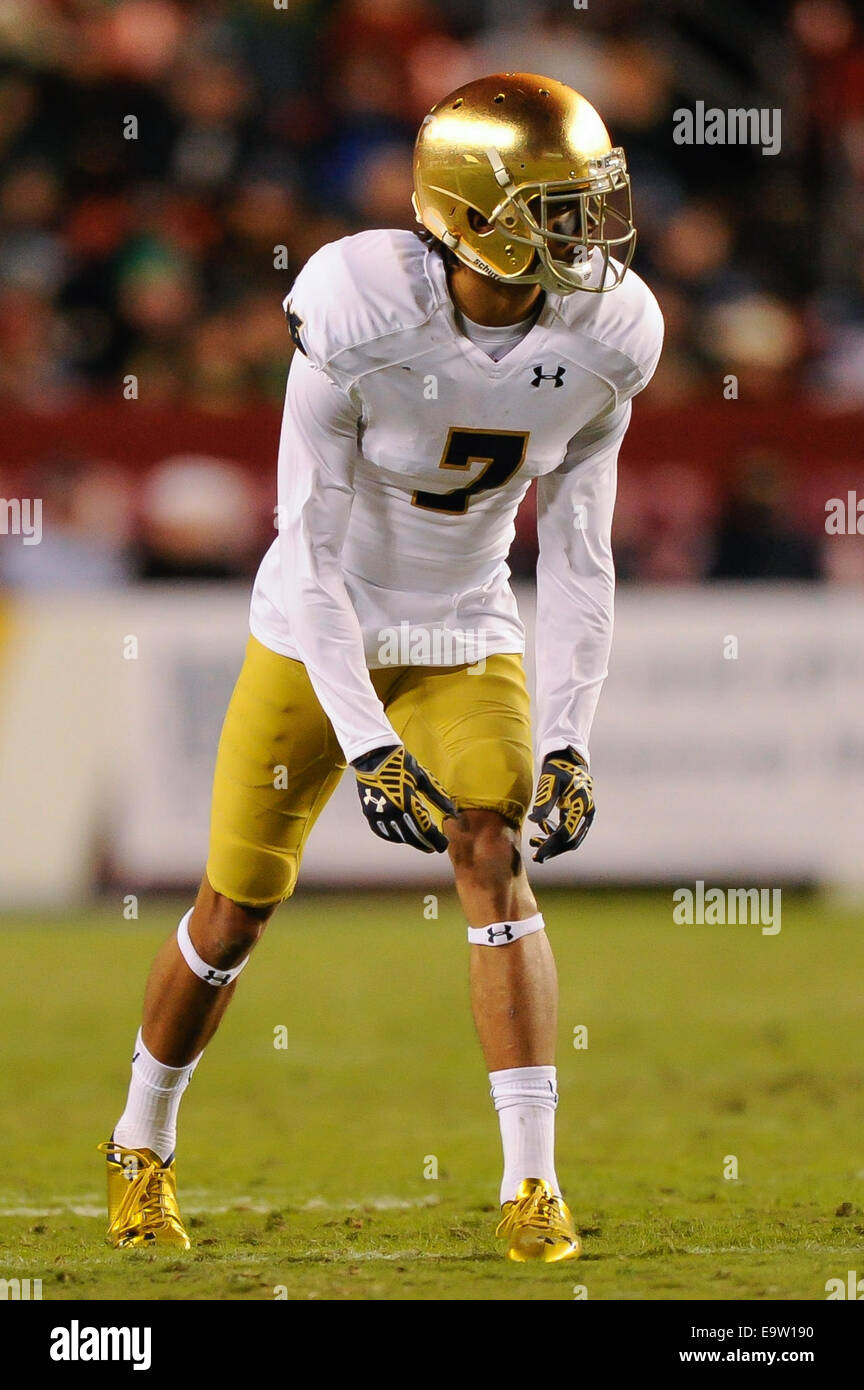 Landover, Maryland, USA, 01 Nov, 2014. Wide receiver William Fuller (7) del Notre Dame Fighting Irish attende lo snap durante una partita tra la cattedrale di Notre Dame Fighting Irish e la marina militare aspiranti guardiamarina a FedEx in campo Landover, MD. Credito: Cal Sport Media/Alamy Live News Foto Stock