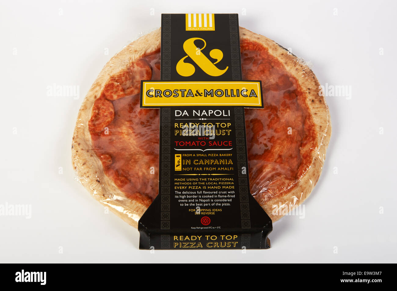 Crosta e mollica Da Napoli pronto per la parte superiore della crosta di pizza con salsa di pomodoro Foto Stock