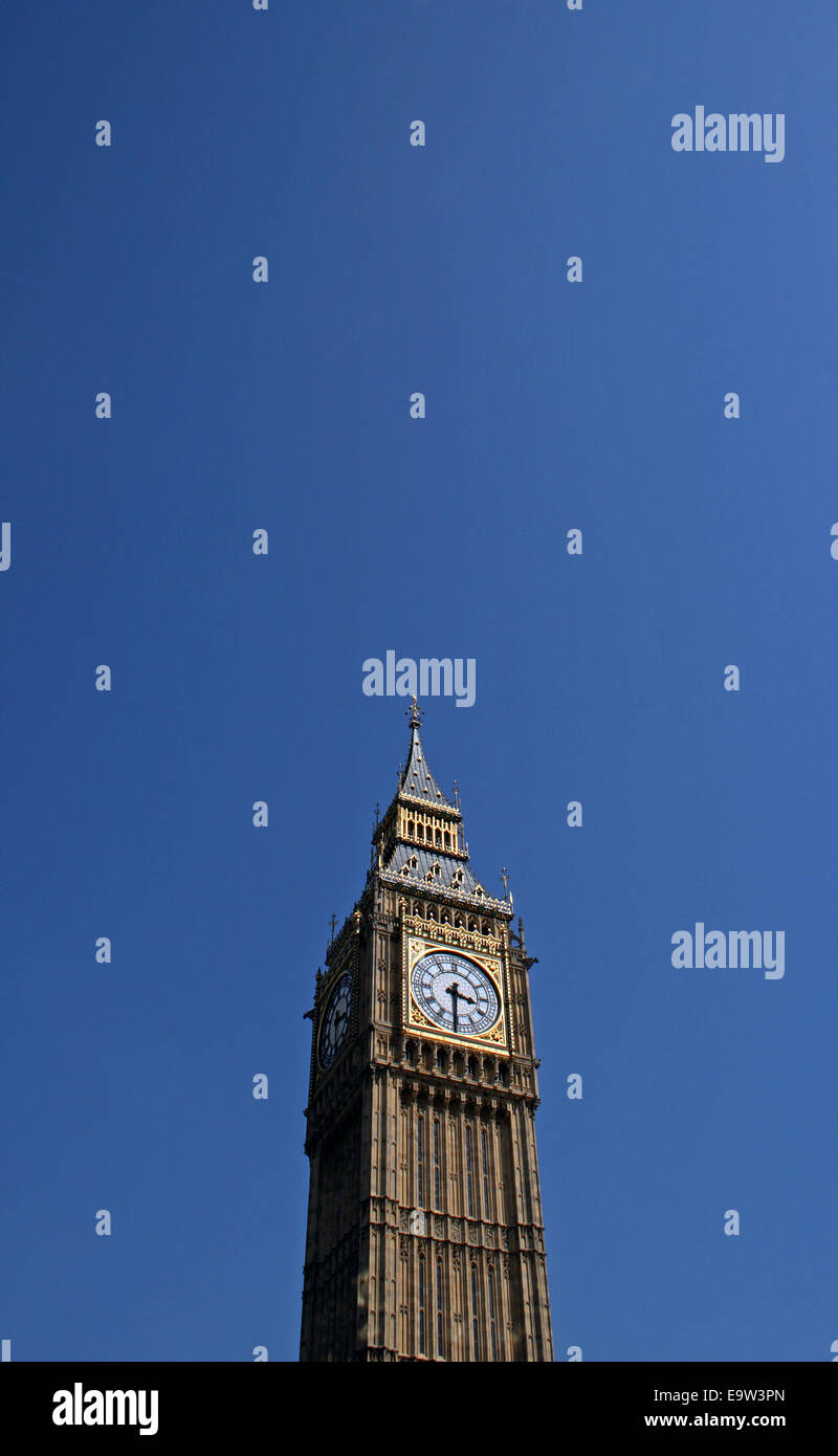 La torre dell'orologio, o il Big Ben, presso la sede del Parlamento a Londra, Inghilterra. Foto Stock