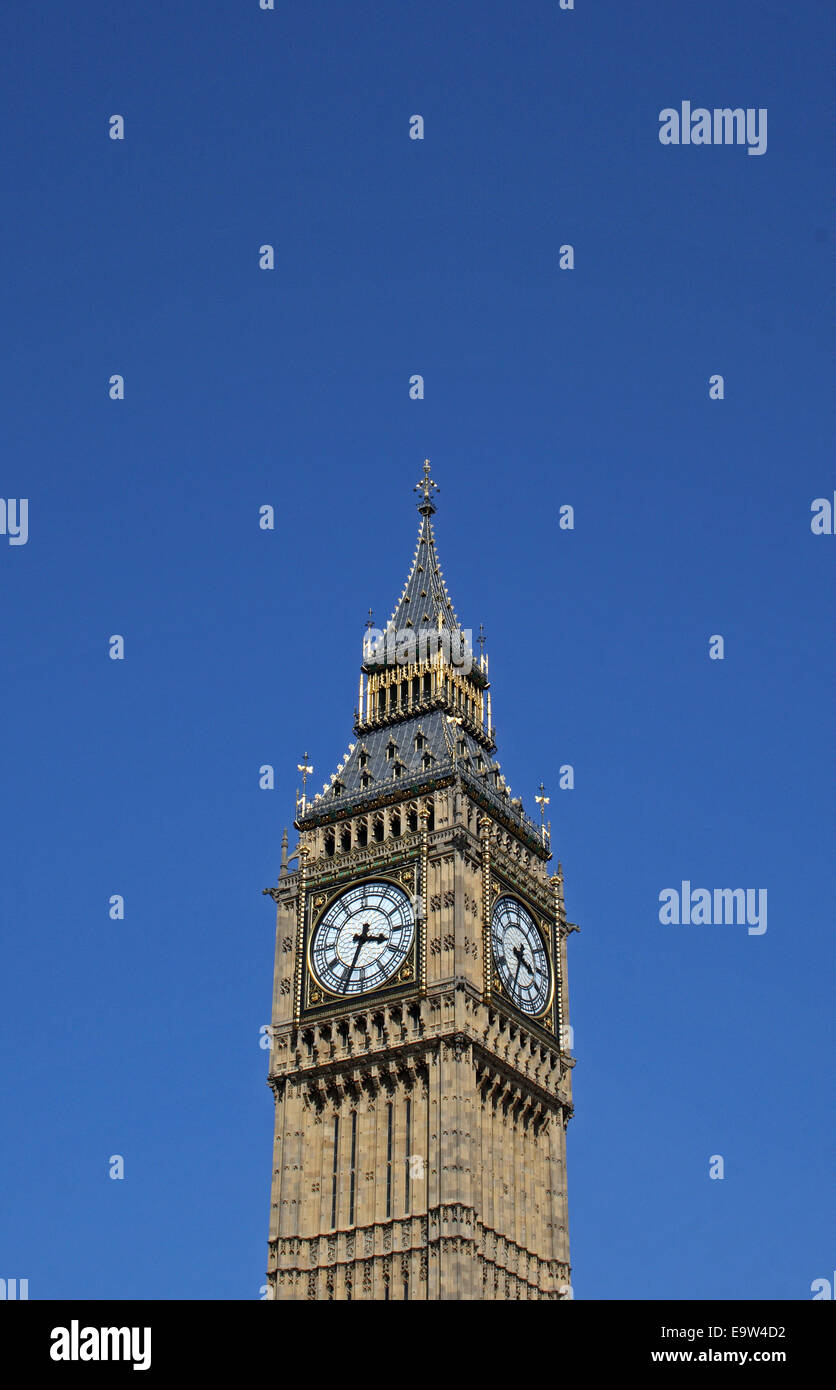 La torre dell'orologio, o il Big Ben, presso la sede del Parlamento a Londra, Inghilterra. Foto Stock