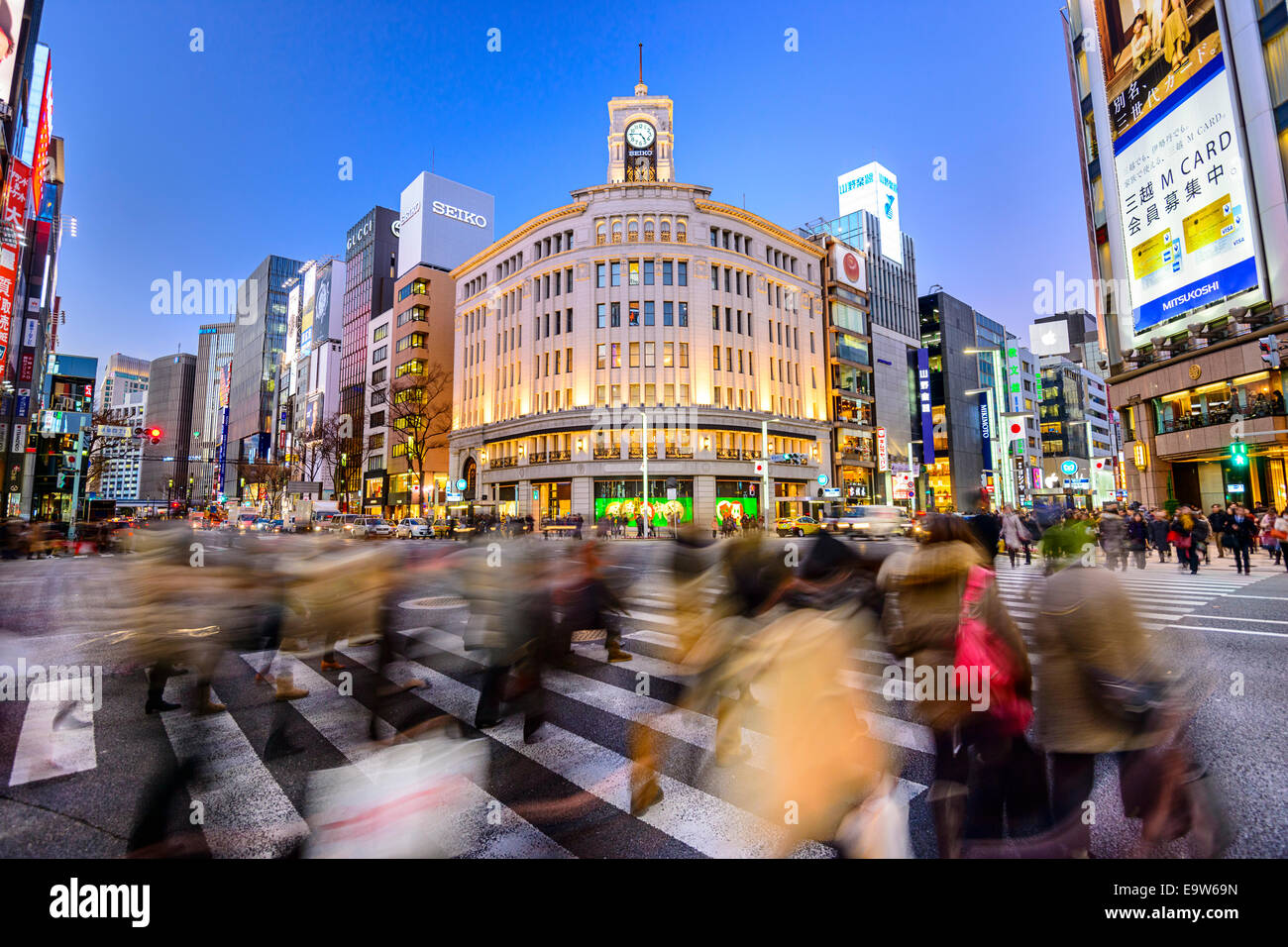 Il quartiere di Ginza presso Wako department store di Tokyo, Giappone. Foto Stock