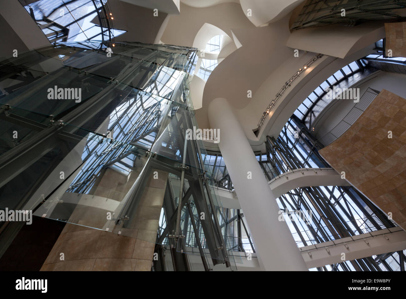 Interno del Museo Guggenheim Bilbao progettato da Canadian-American architetto Frank Gehry, Foto Stock