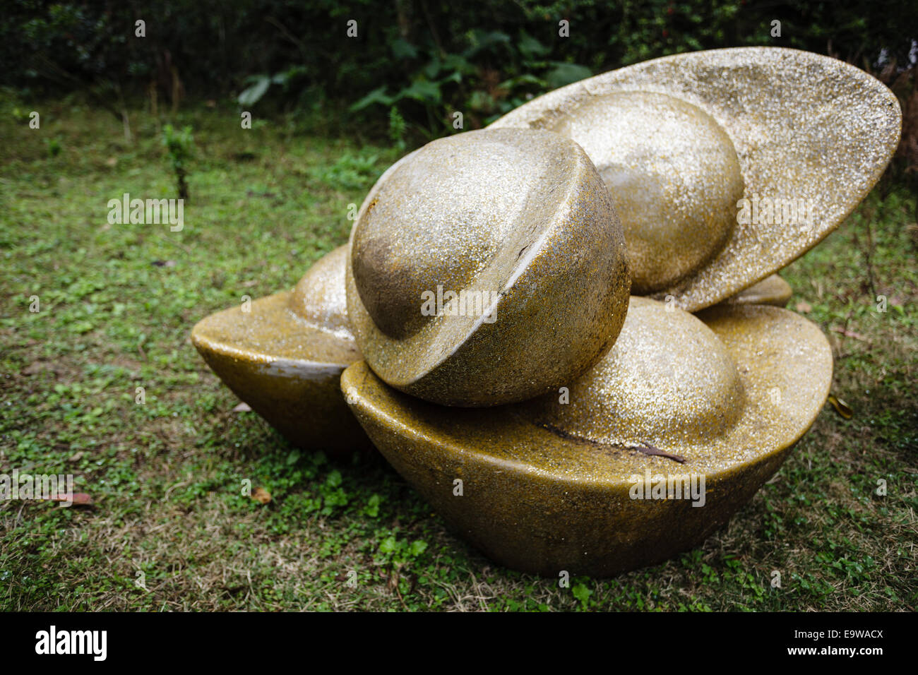 A cupola in oro ovale giardino decorativo ornamentale Foto Stock