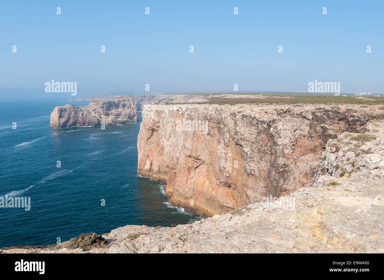 Riva scogliera di Capo San Vincenzo, il punto southwesternmost in Portogallo. Foto Stock