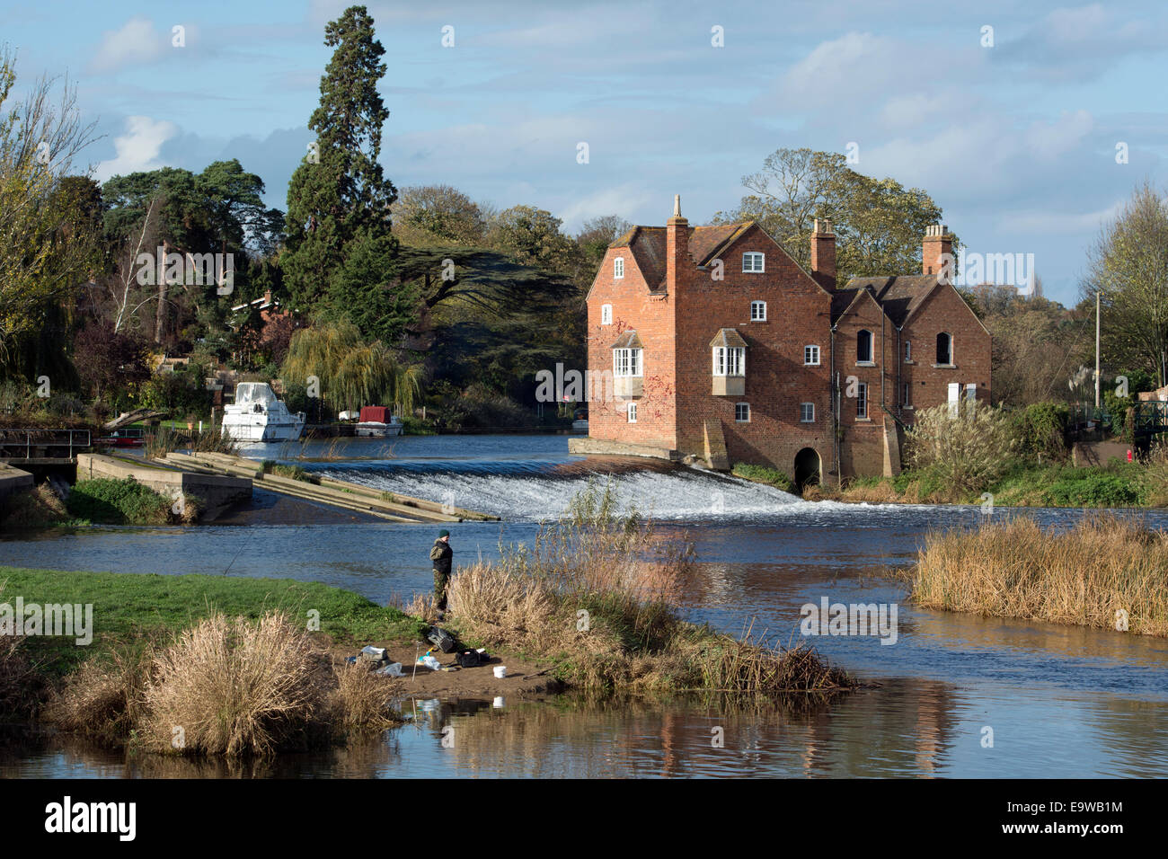 Cropthorne mulino e il fiume Avon, Worcestershire, England, Regno Unito Foto Stock
