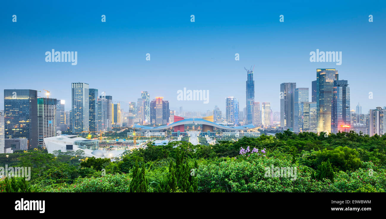 Shenzhen, Cina civic center lo skyline della citta'. Foto Stock