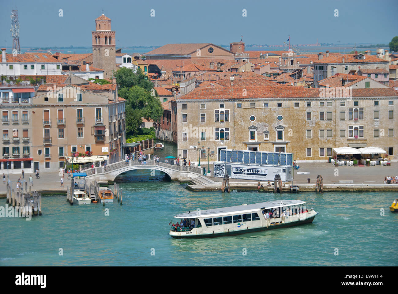 La città di Venezia vista dall'acqua Foto Stock