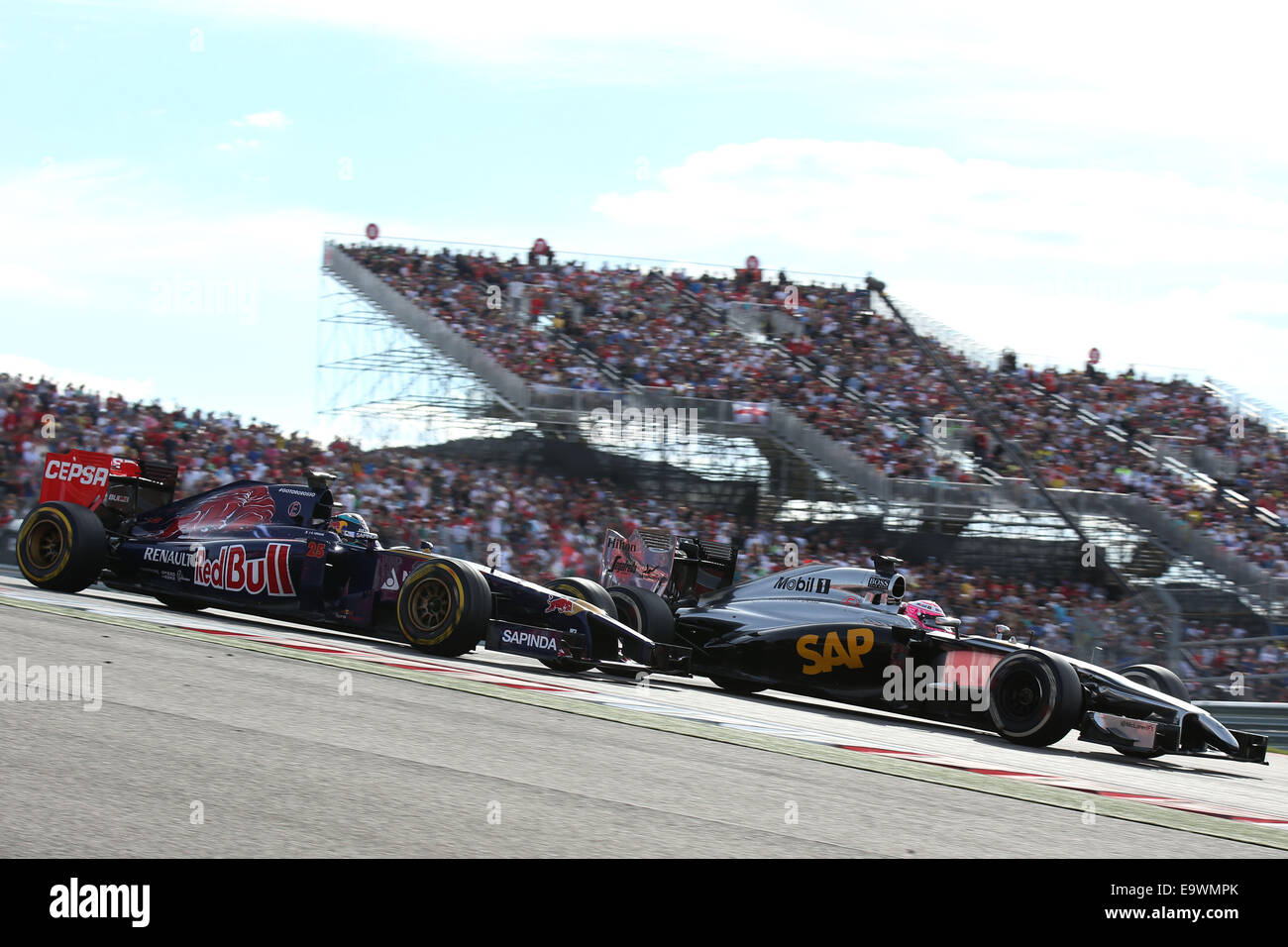 Motorsports: FIA Formula One World Championship 2014, il Gran Premio degli Stati Uniti, #25 Jean-Eric Vergne (FRA, la Scuderia Toro Rosso), #22 Jenson Button (GBR, McLaren Mercedes), Foto Stock