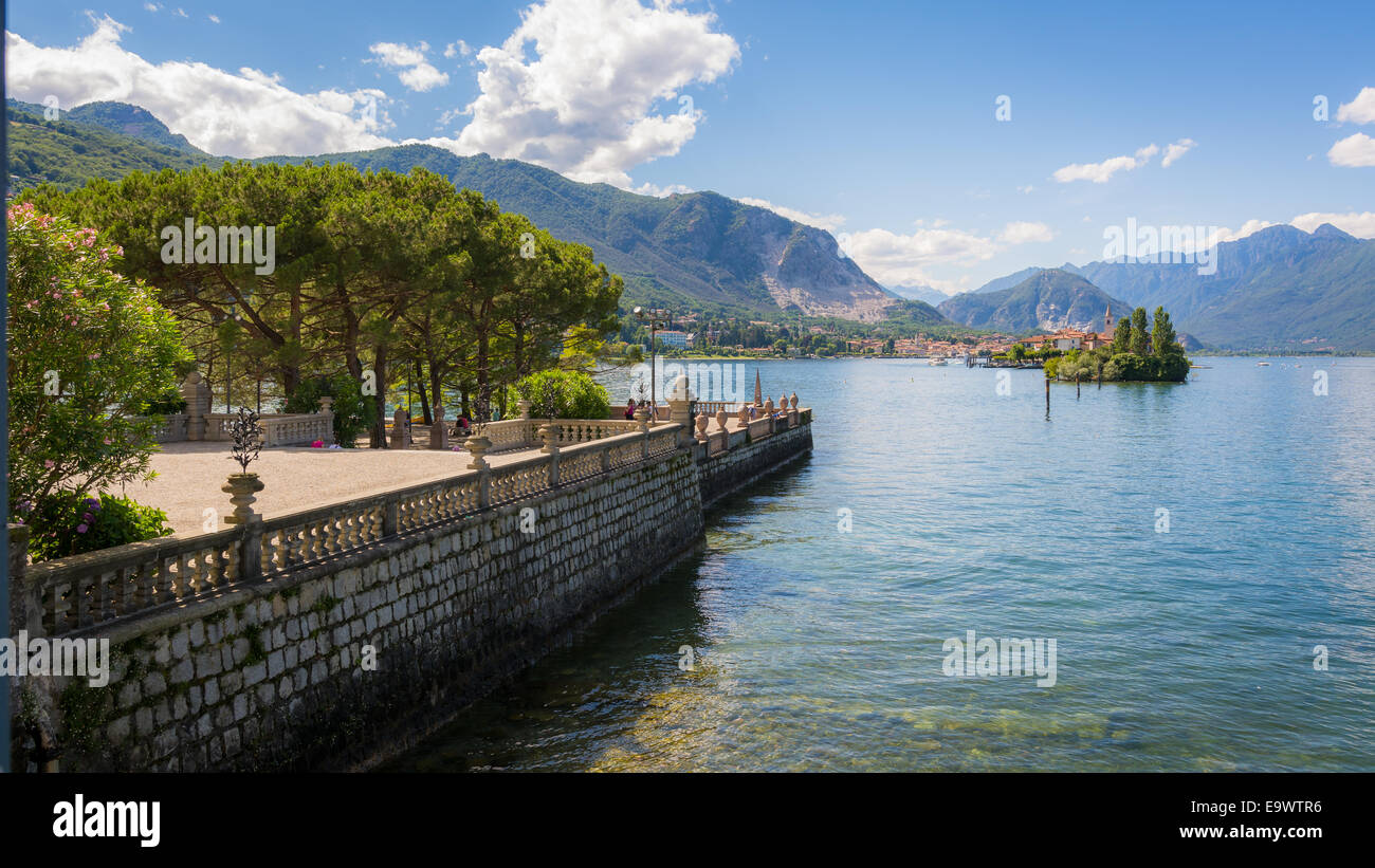 Da Isolabella isola una meravigliosa vista di "Pescatori' isola, Lago Maggiore.Italia Foto Stock