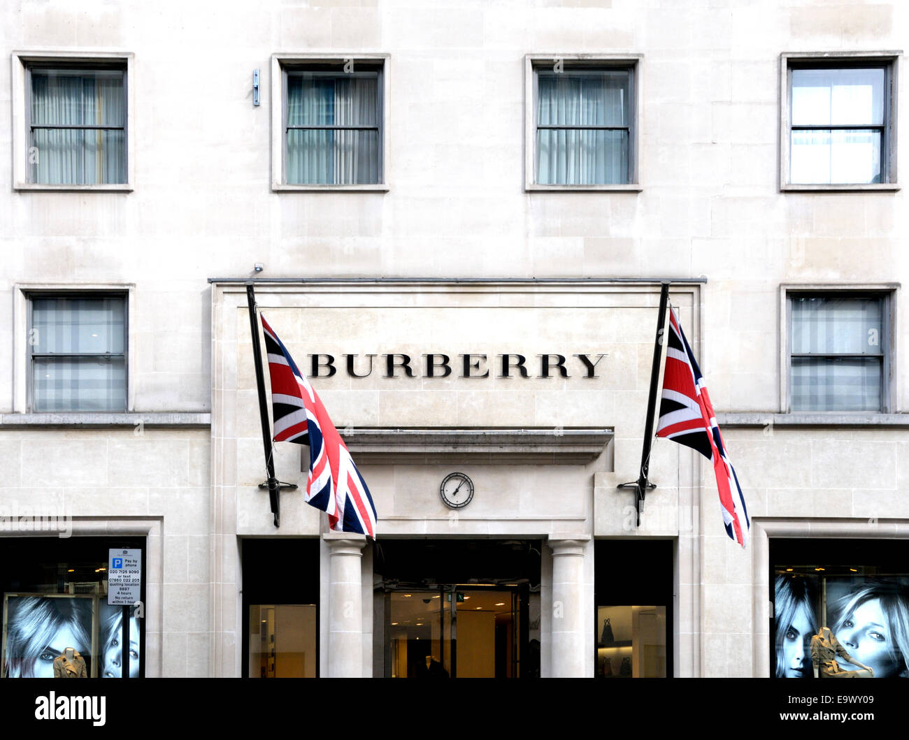 Londra, Inghilterra, Regno Unito. Burberry Store, 21-23 New Bond St Foto Stock