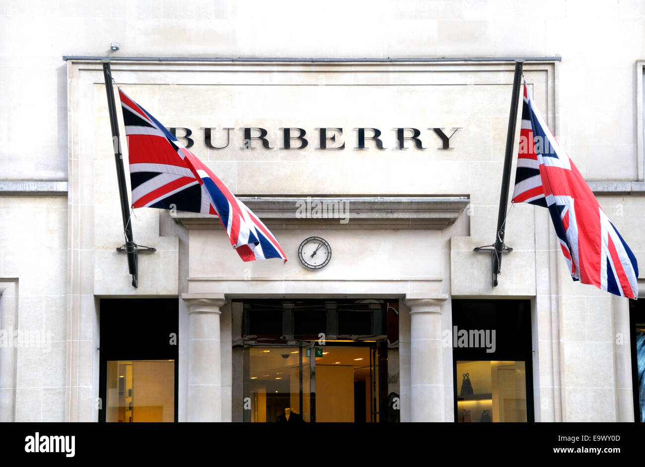 Londra, Inghilterra, Regno Unito. Burberry Store, 21-23 New Bond St Foto Stock