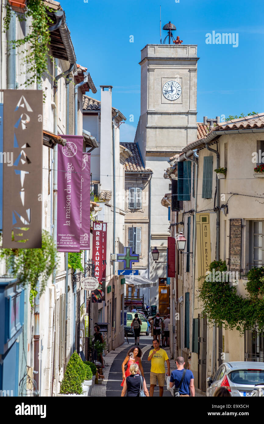 San Remy de Provence, stretta strada dello shopping, Provenza, Francia Foto Stock