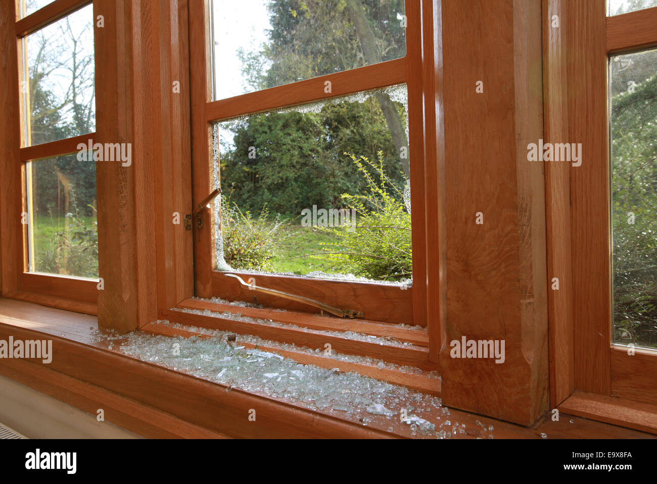 Vetro rotto dopo la pausa in Foto Stock