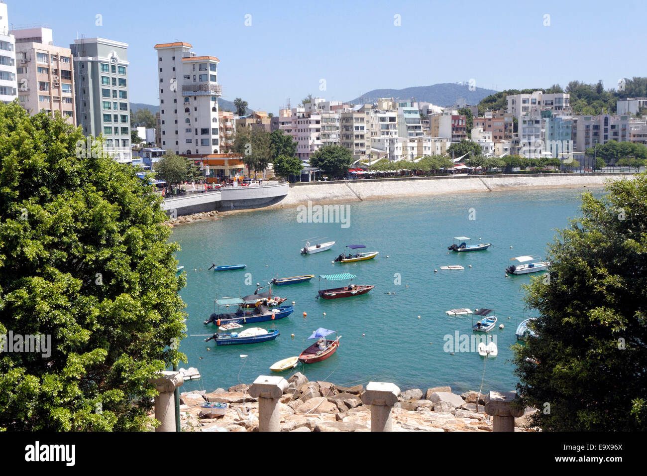 Vista dalla baia di Stanley del Sud Hong Kong villaggio di Stanley Foto Stock