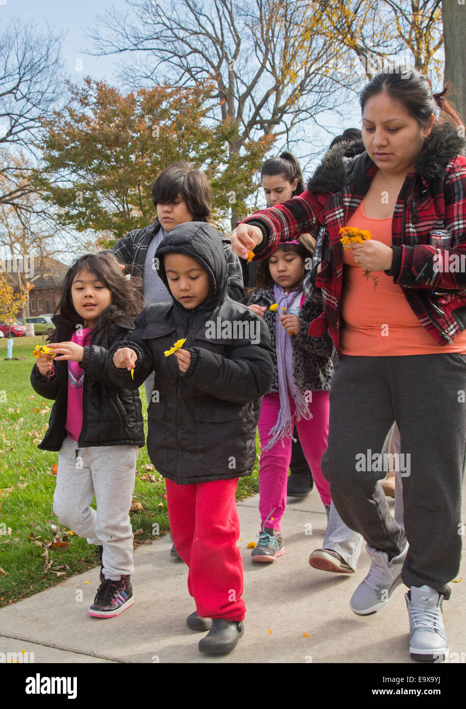 Detroit, Michigan - i residenti di Detroit della comunità Mexican-American celebrare il Giorno dei Morti. Foto Stock
