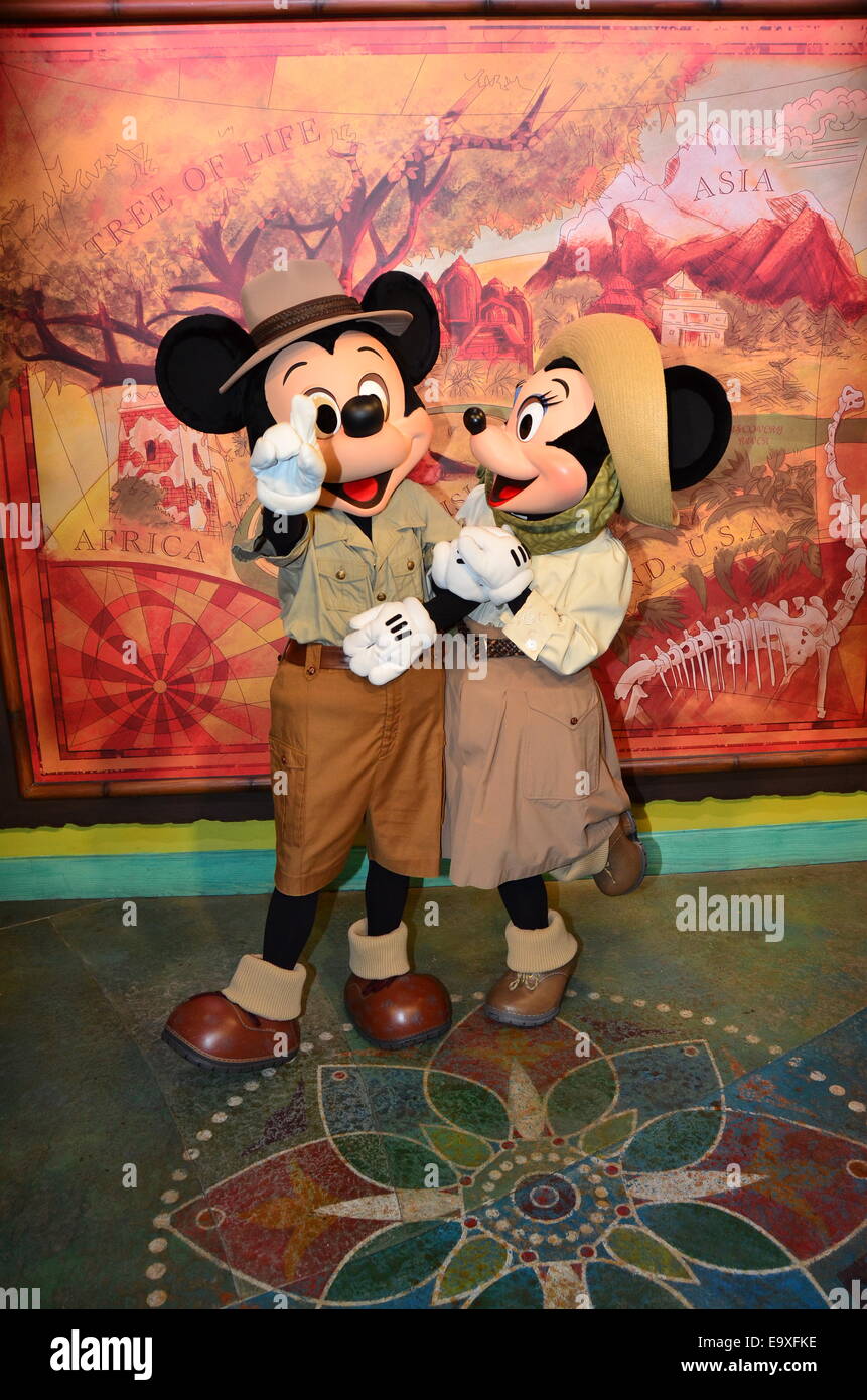 Topolino E Minnie Mouse Condividono Un Bacio Al Regno Animale Walt Disney World A Orlando Florida Foto Stock Alamy