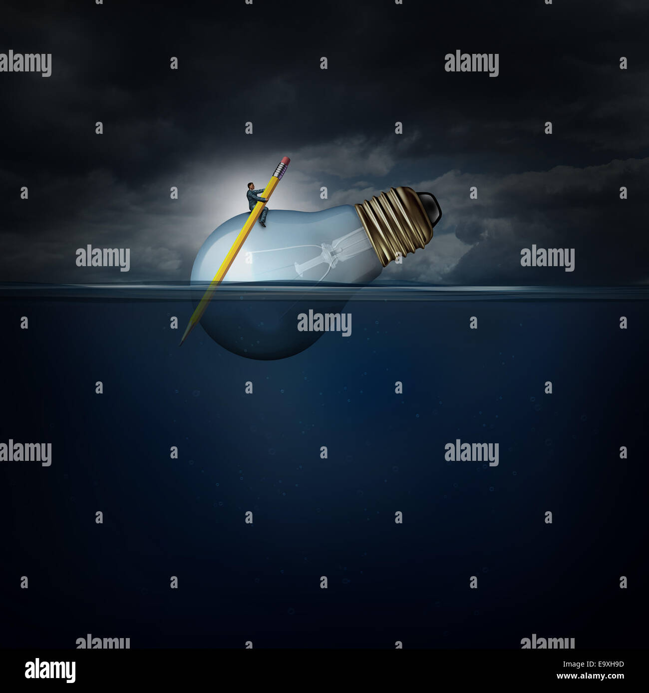 Direttore creativo concetto come una persona con una matita paddle giuding una lampadina gigante galleggiante sull'acqua come un successo la metafora del business per la gestione di idea di sviluppo. Foto Stock