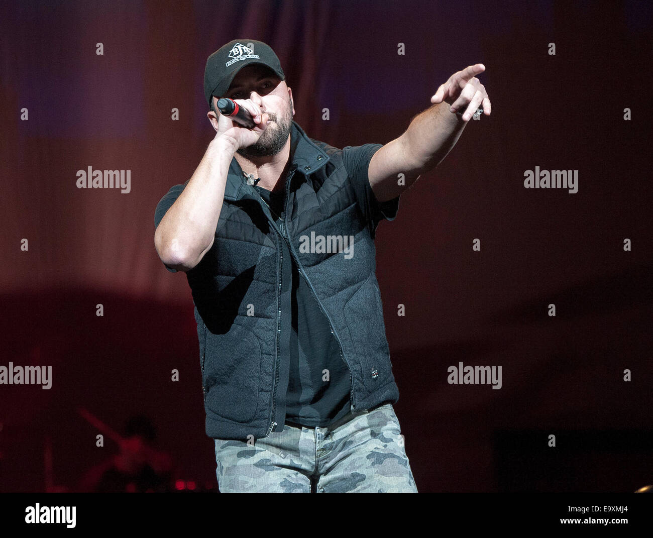 Ottobre 30, 2014 - Raleigh, North Carolina, Stati Uniti d'America - musicista TYLER FARR suona dal vivo come il suo 2014 tour farà tappa al PNC Arena si trova in Raleigh. Copyright 2014 Jason Moore © Jason Moore/ZUMA filo/Alamy Live News Foto Stock