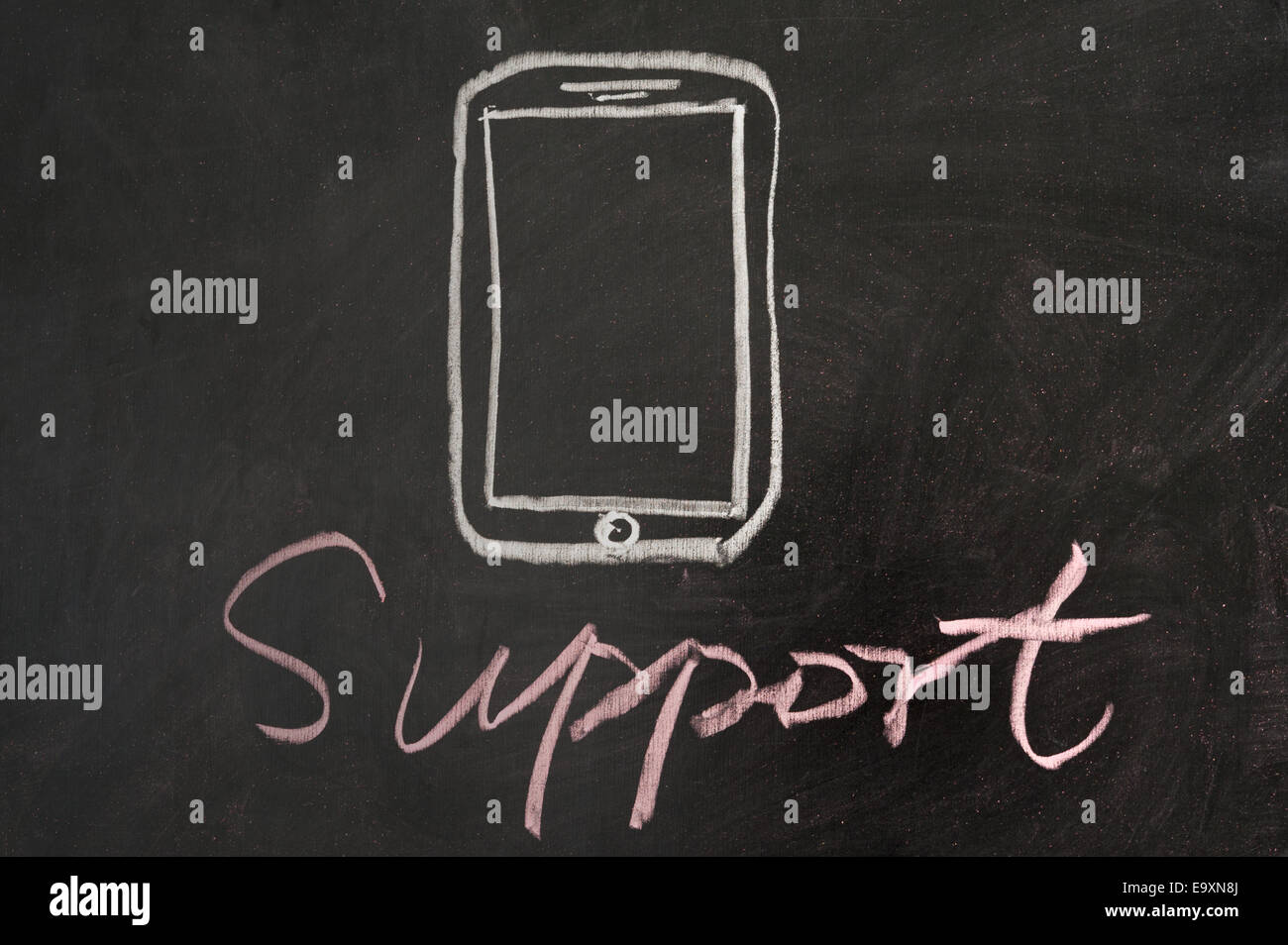 Parola di supporto con telefono cellulare sulla lavagna Foto Stock