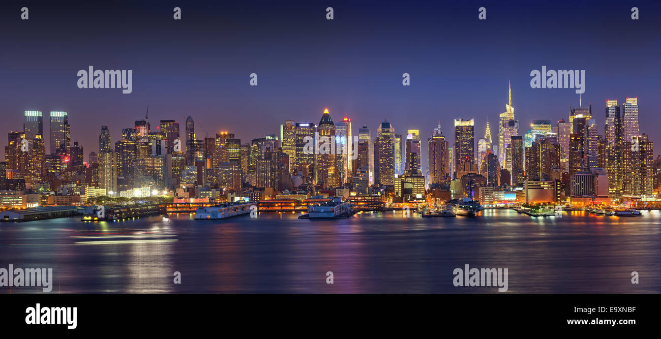 Vista panoramica su Manhattan di notte Foto Stock
