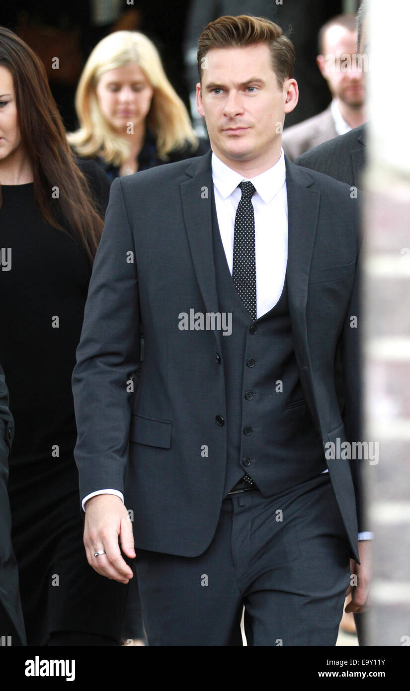 Lee Ryan lascia Ealing Magistrates Court dopo la supplica colpevole con: Lee Ryan dove: Londra, Regno Unito quando: 02 Maggio 2014 Foto Stock