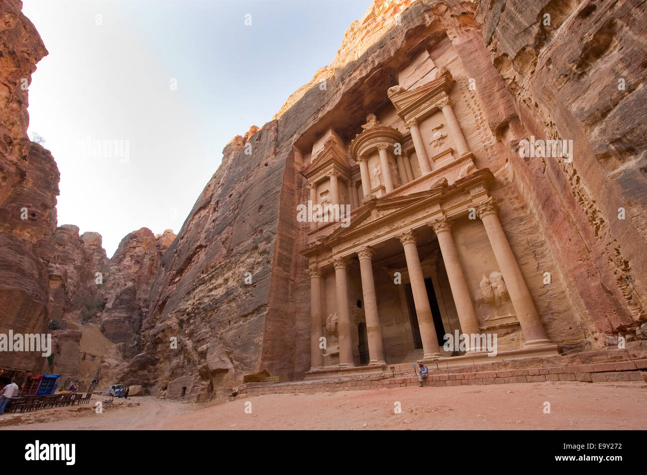 Il tesoro o al Khazna, è la più magnifiche e famosa facciata in Giordania Petra, è alta 40 metri Foto Stock