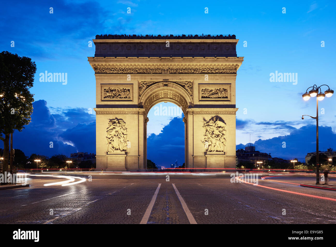 Arc de triomphe a Parigi di notte, Francia Foto Stock