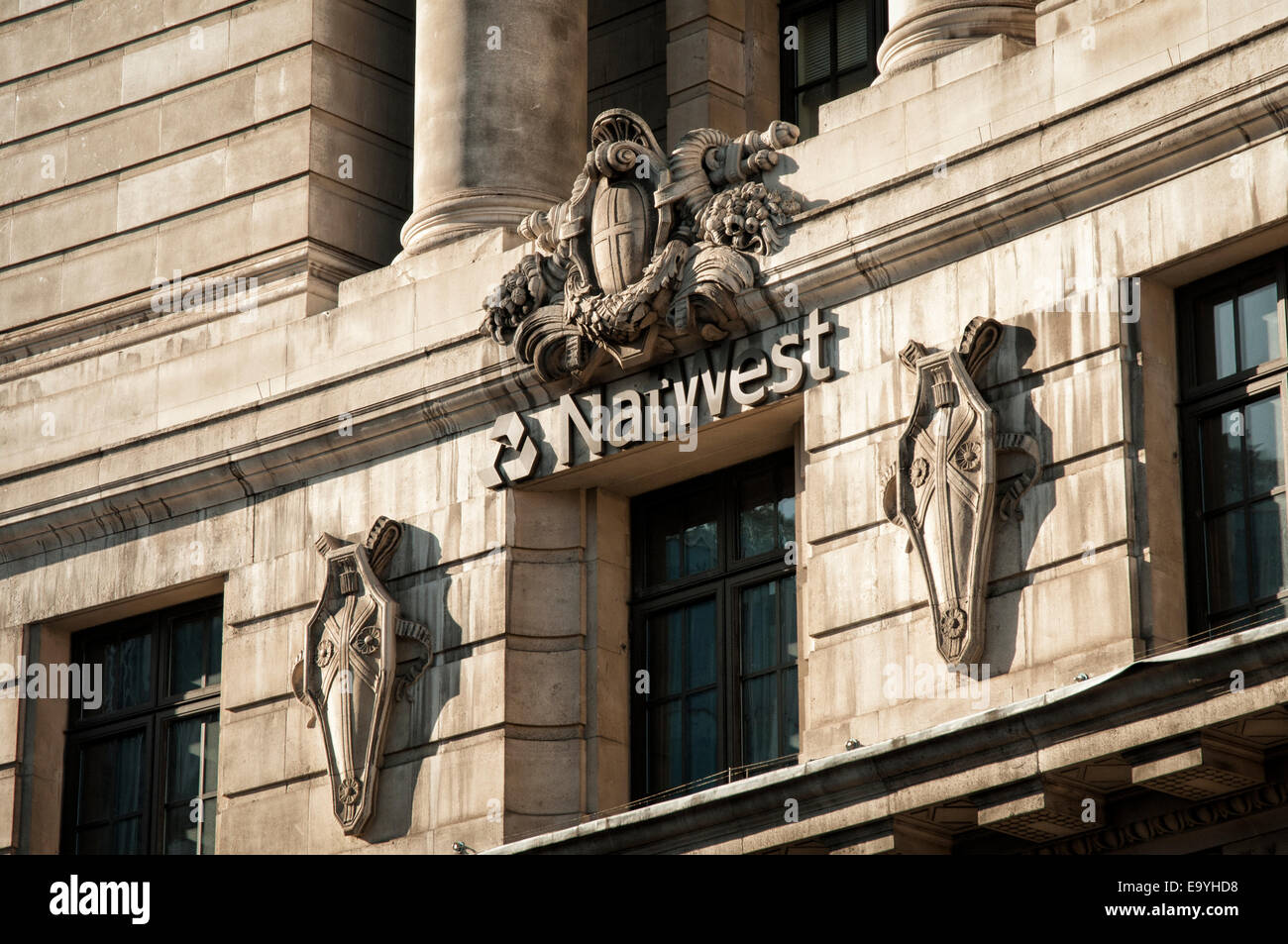 Nat West Bank logo su un edificio in London Inghilterra England Foto Stock