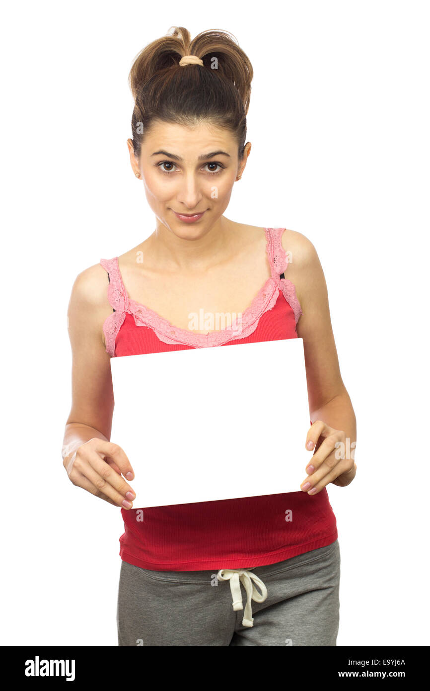 Giovane donna azienda vuoto scheda bianca su sfondo bianco Foto Stock