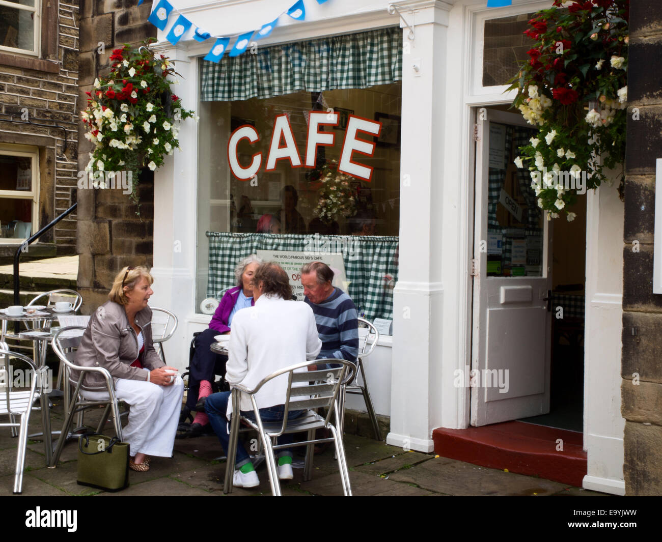 Sids Cafe in Leeds West Yorkshire ha reso famosa nella serie TV ultimo del vino estivo Foto Stock