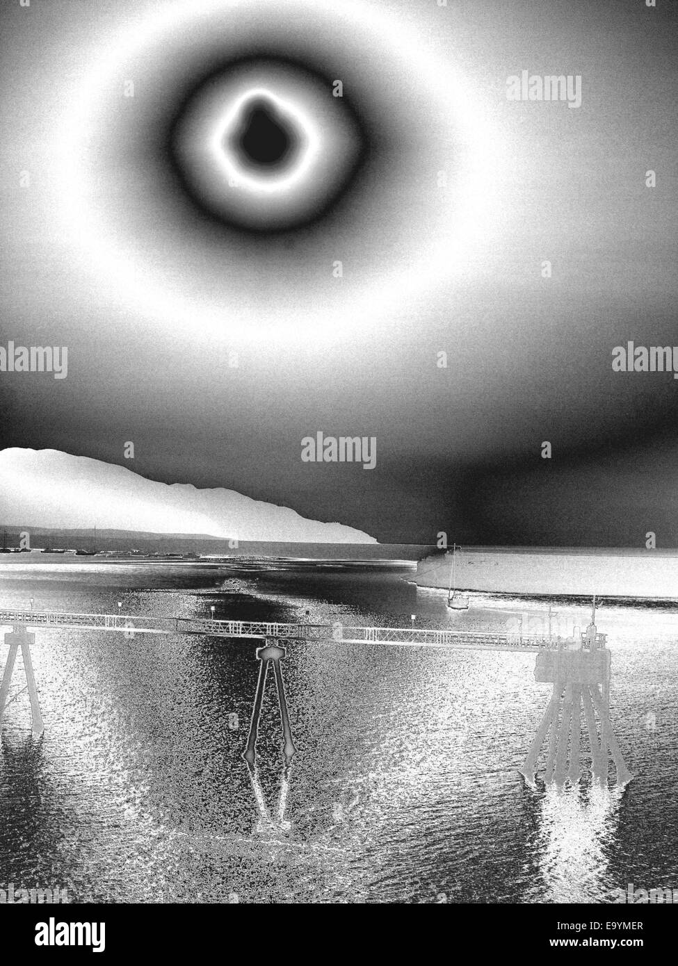 Tramonto sull'approccio in Holyhead docks, Isola di Anglesey, Galles da sul bordo di un mare irlandese ferry . Foto Stock