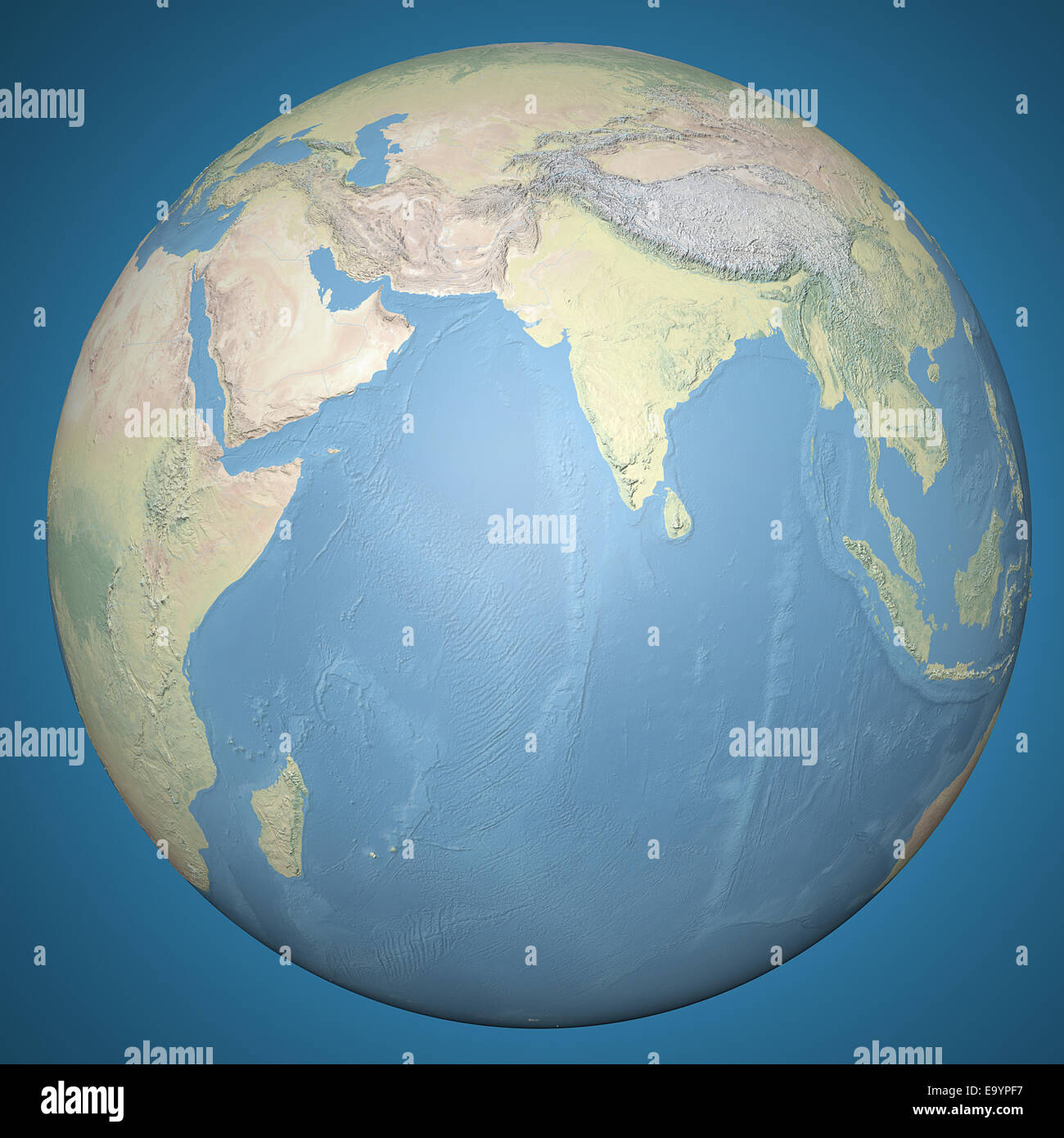 Modello di terra pianeta dotato del continente asiatico, compresa la Cina Giappone Corea e India Circondato da oceano blu e nuvole Foto Stock