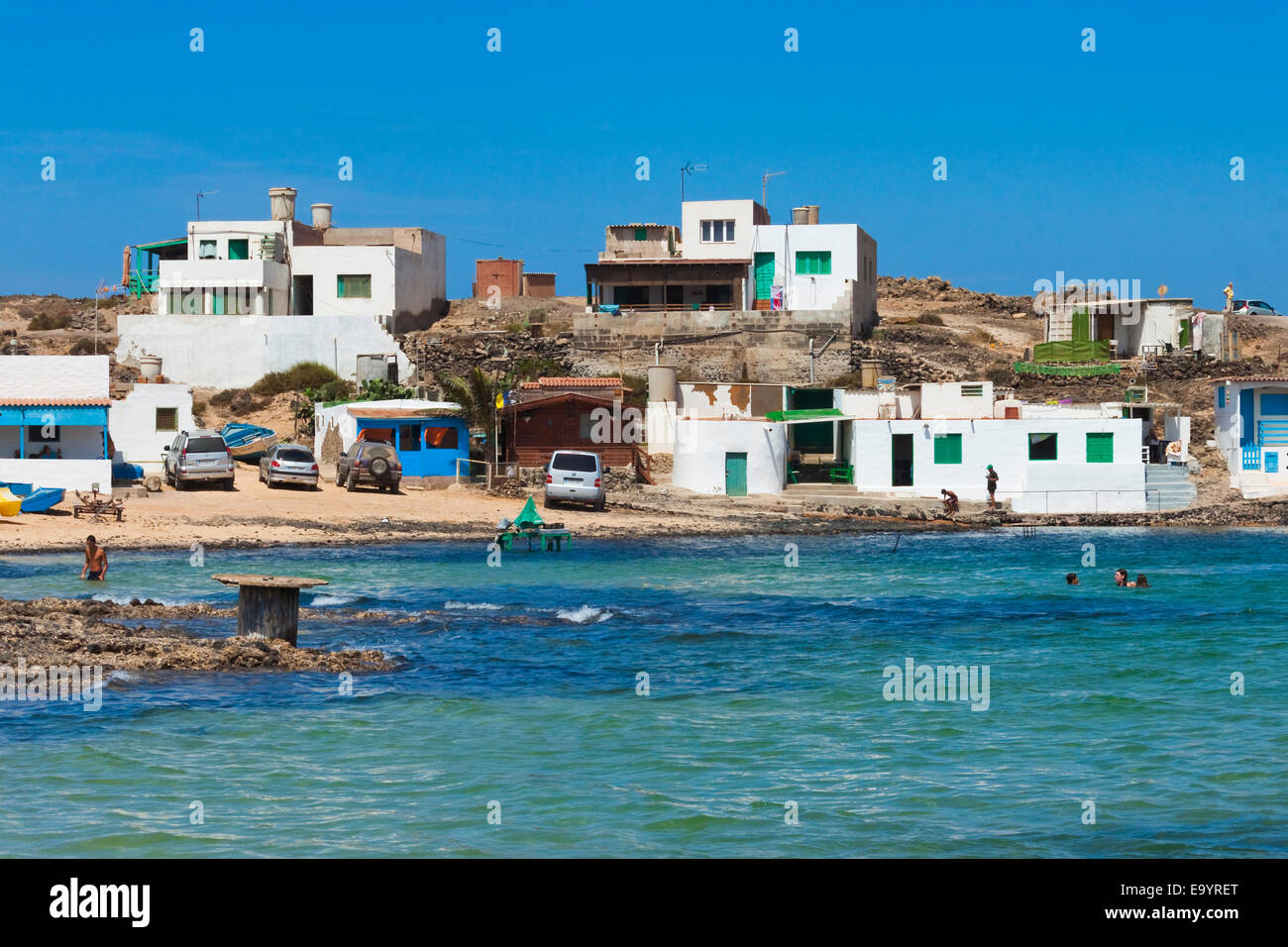 Piccolo villaggio di pescatori sulle spiagge del nord tra El Cotillo e Corralejo; Majanichio, Fuerteventura, Isole Canarie, Spagna Foto Stock