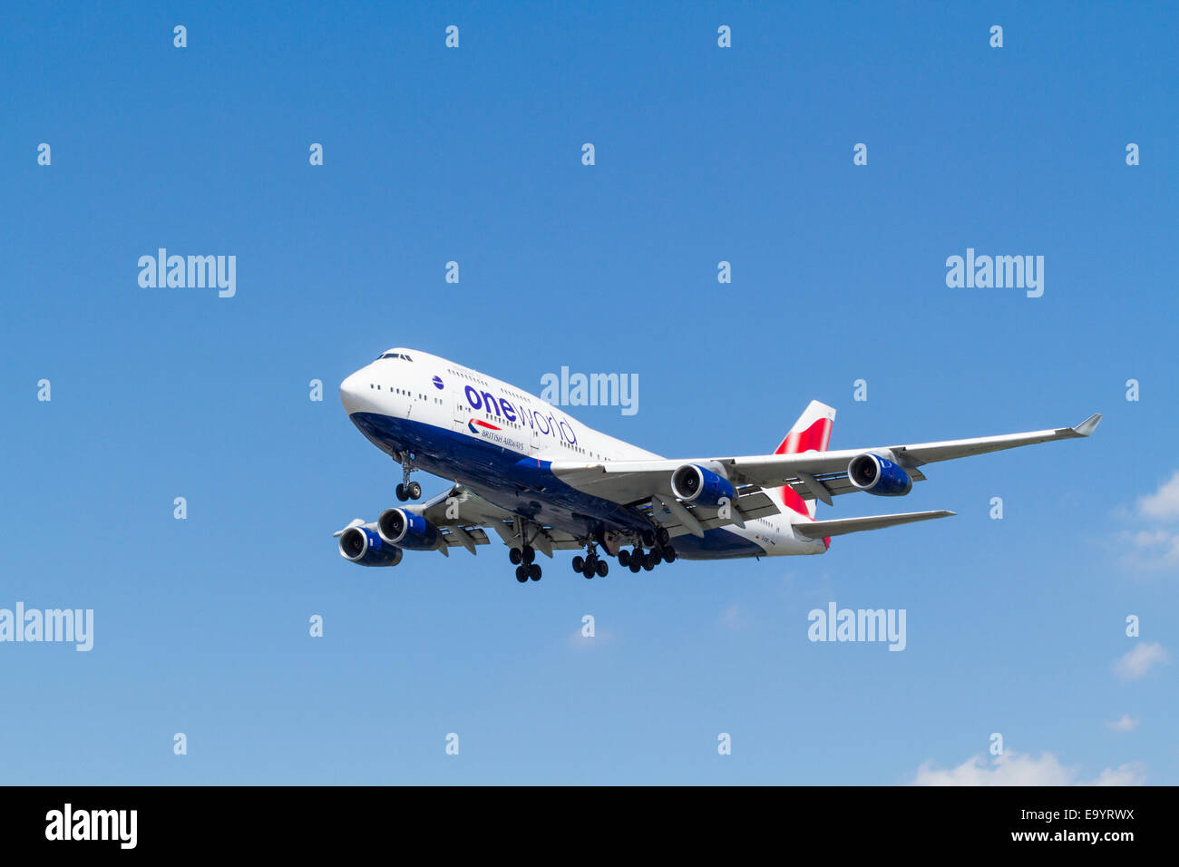 British Airways Boeing 747-436, G-CIVD, per il suo approccio per l'atterraggio all'Aeroporto di Londra Heathrow, England, Regno Unito Foto Stock