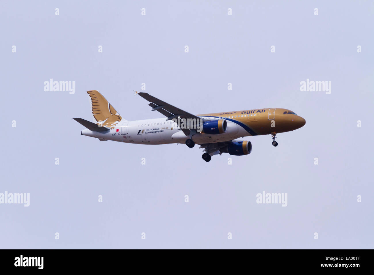 Airbus A320 A9C-AO del Golfo Airon approccio all'aeroporto di Larnaca, Cipro. Foto Stock