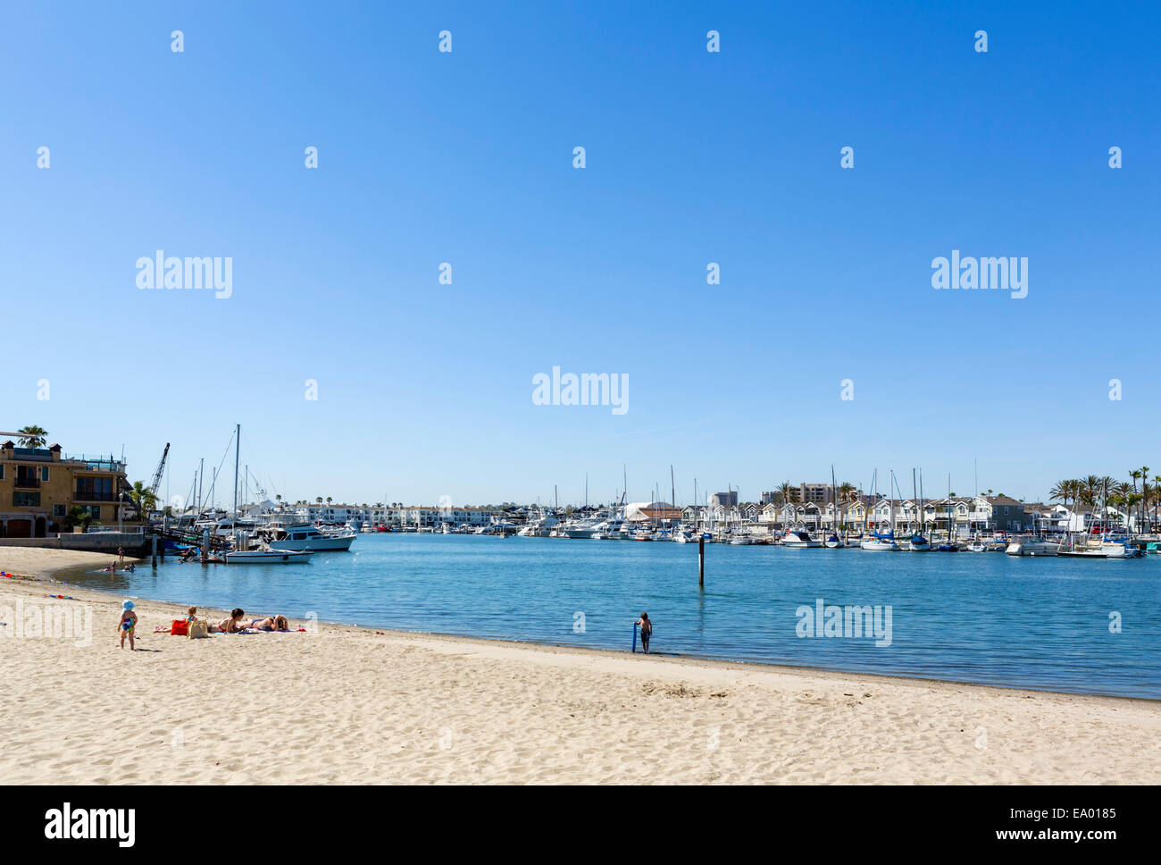 Newport Bay da West Bay Avenue, Balboa Peninsula, Newport Beach, Orange County, California, Stati Uniti d'America Foto Stock