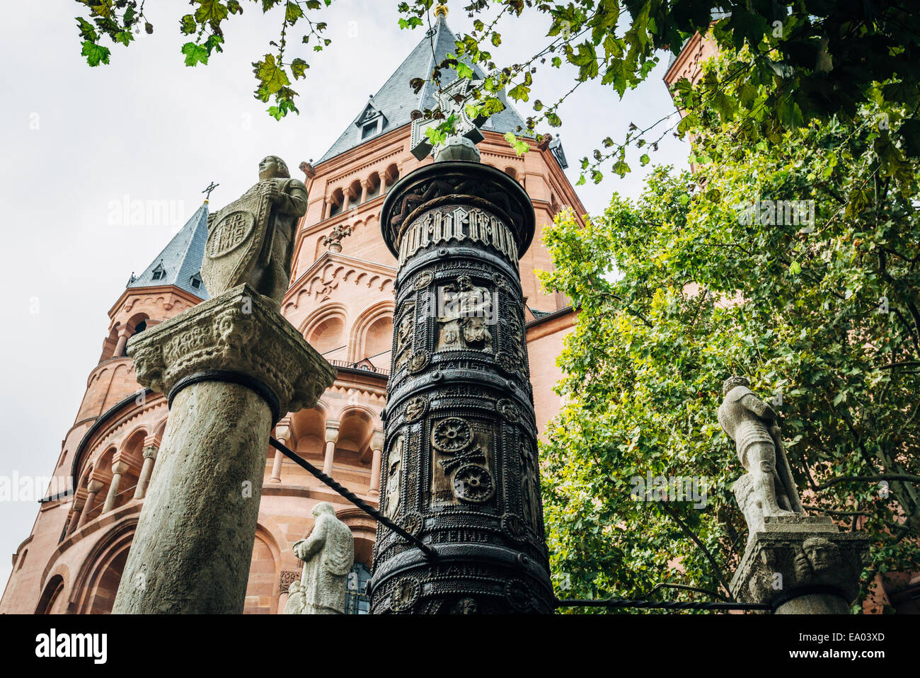 Vista della cattedrale di Magonza buttare columnns in Mainz, Germania Foto Stock