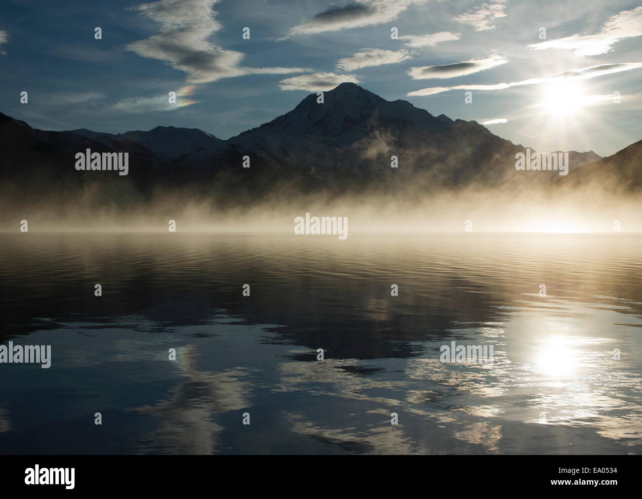 Alba sul lago Eklutna Foto Stock