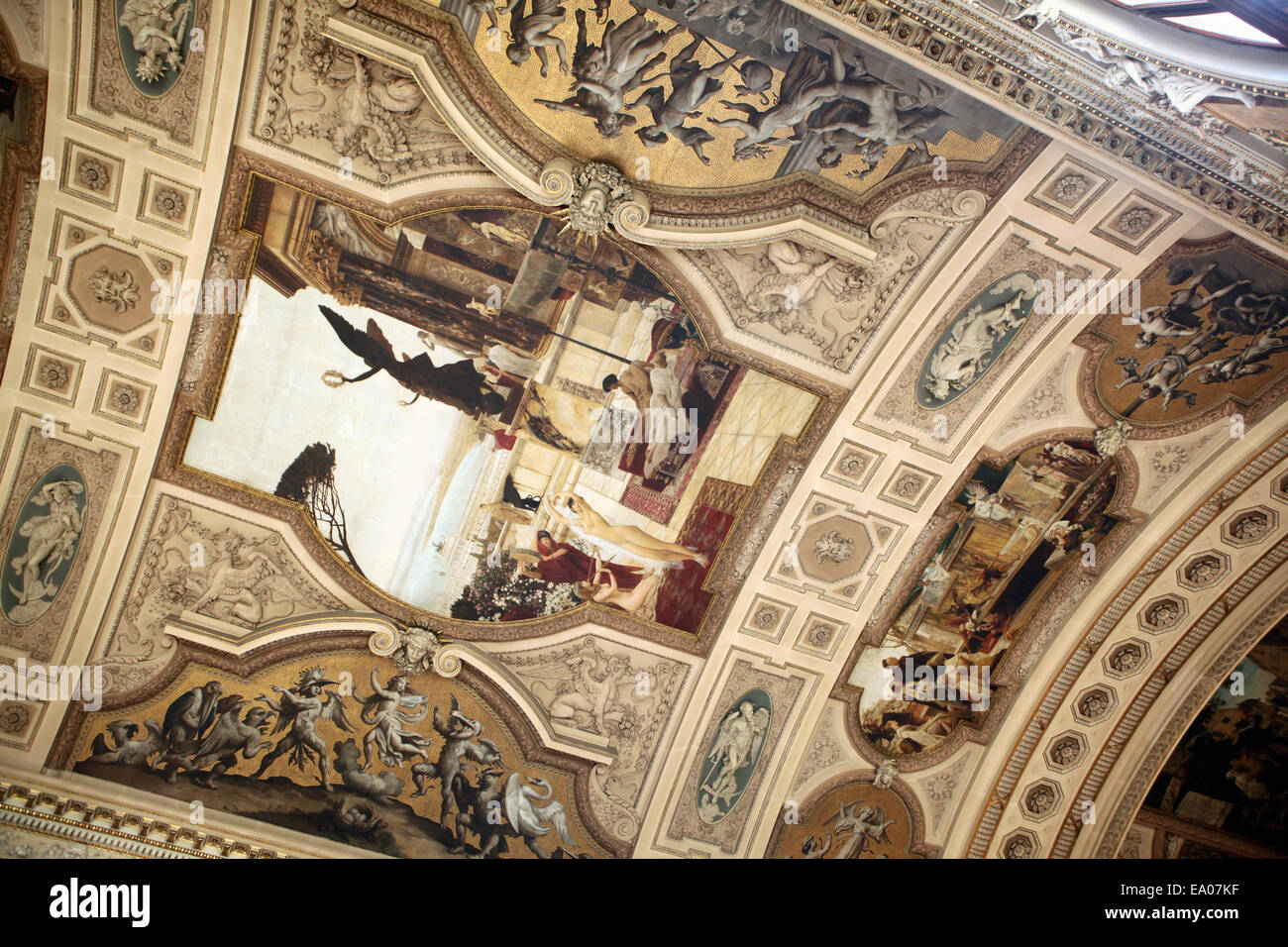 Teatro Antico di Taormina. Soffitto dipinto di Gustav Klimt dal 1886-87 il  Burgtheater di Vienna in Austria Foto stock - Alamy