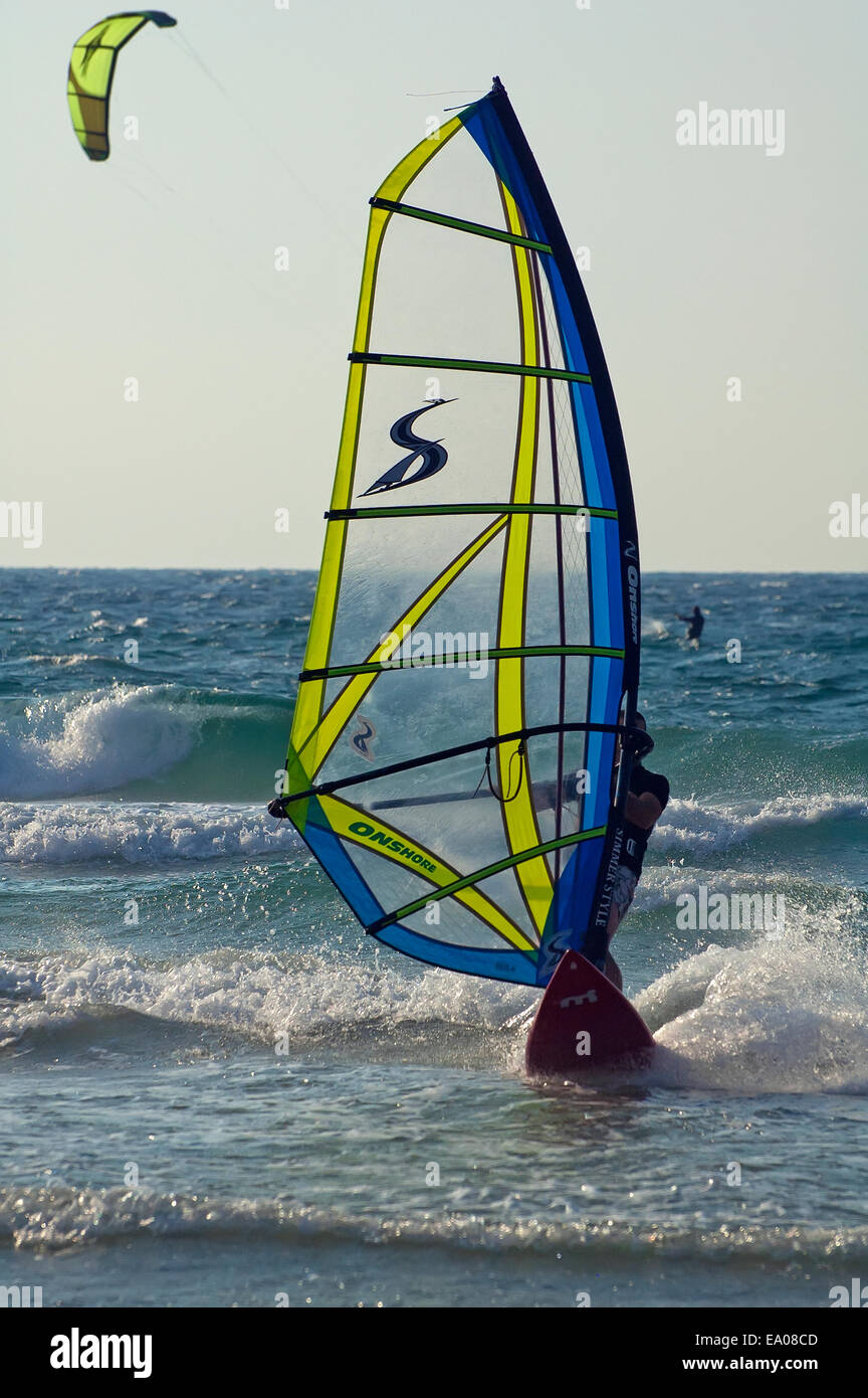 Wind Surf nel mare Mediterraneo Foto Stock
