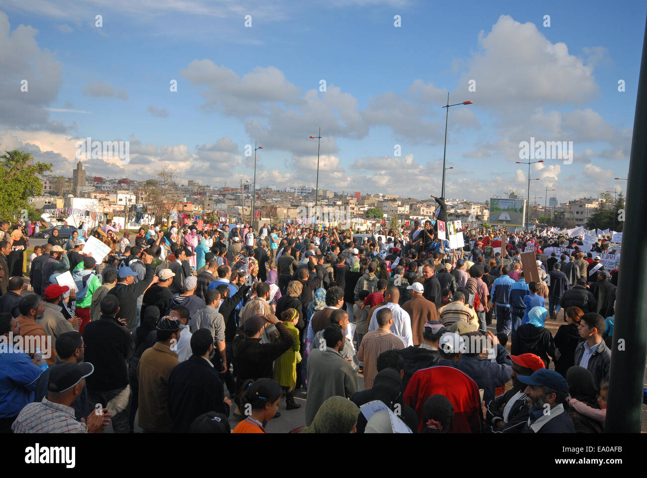 Febbraio 2011, arabo onda rivoluzionaria ha colpito le strade del Marocco Foto Stock